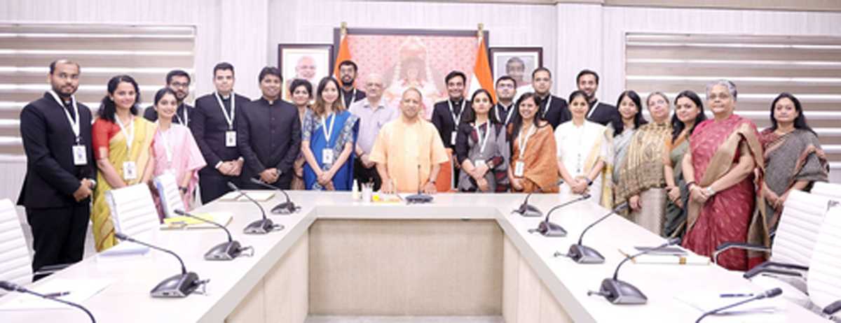 संवाद, समन्वय और सकारात्मकता बनाएगी सफल प्रशासनिक अधिकारी : योगी